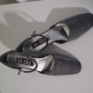 Dark Silver Via iSola 2 Inch Heels, Size 8.5
